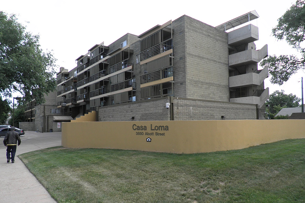 An image of the Casa Loma multi-family apartment exterior