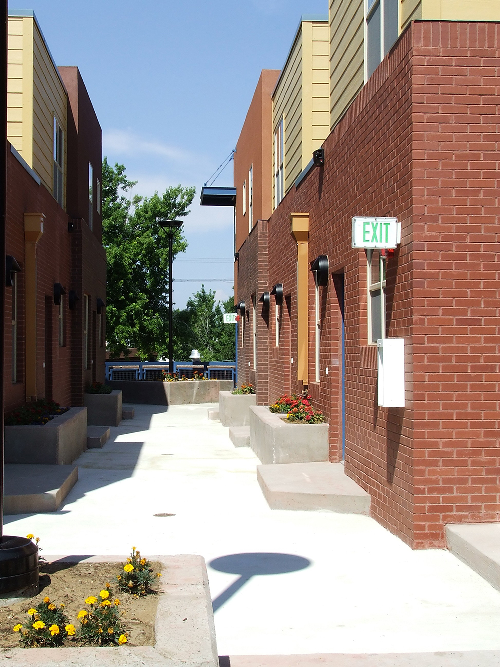 photo of raised podium courtyard at macon townhome entries