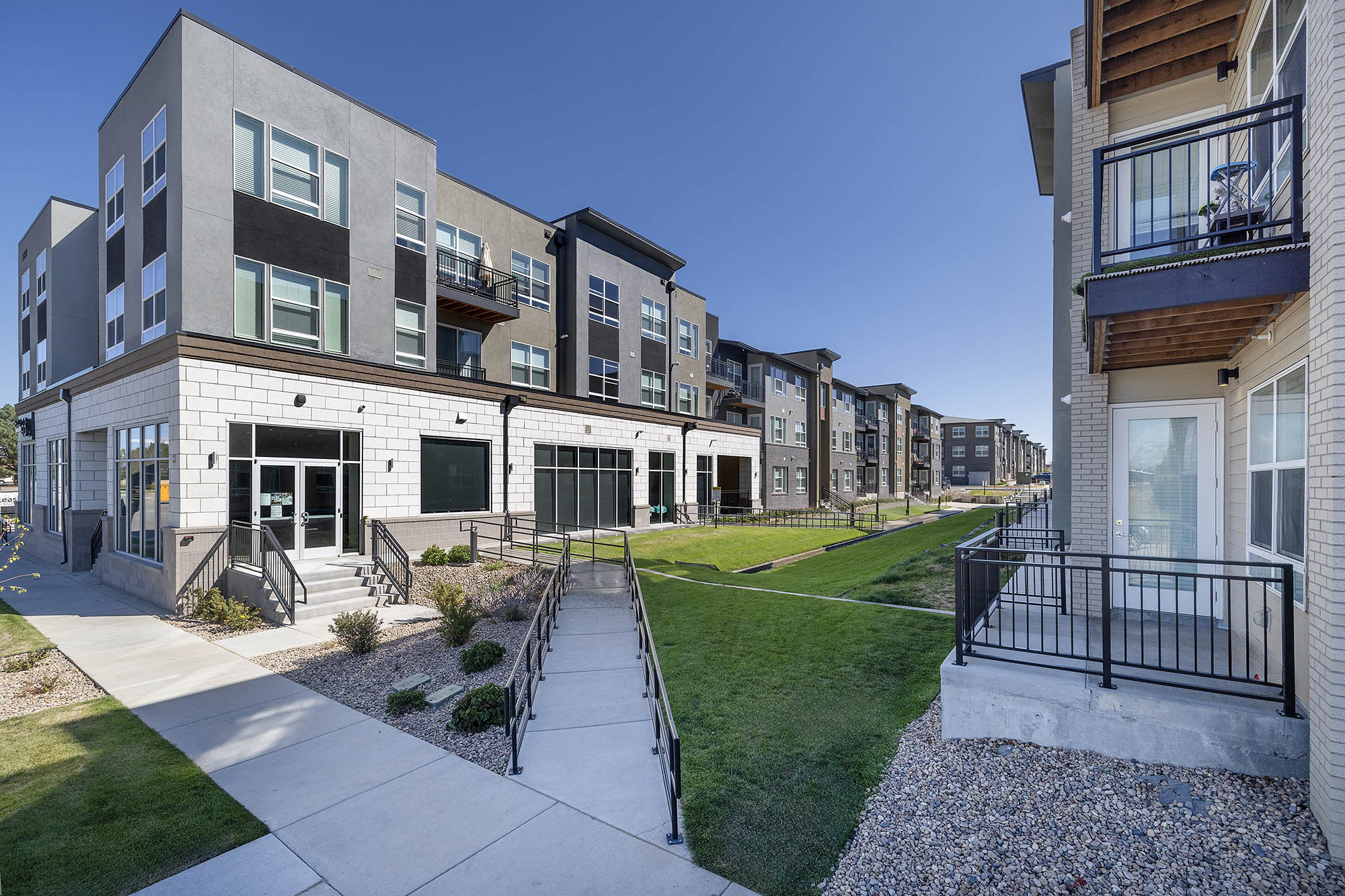 38th&Holly_Exterior_07_SA